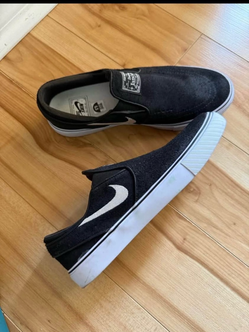 Nike Black Slip-On Skate Shoes with White Insole Label
